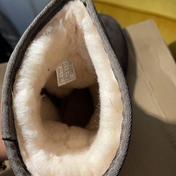 Brand New Authentic UGG Celvin Chocolate Brown - Picture 5 of 6